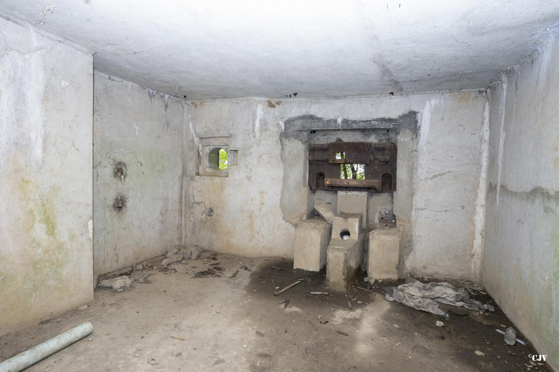 Ligne Maginot - B490 - CURGIES SUD-EST - (Blockhaus pour canon) -  - Lia VERMEULEN