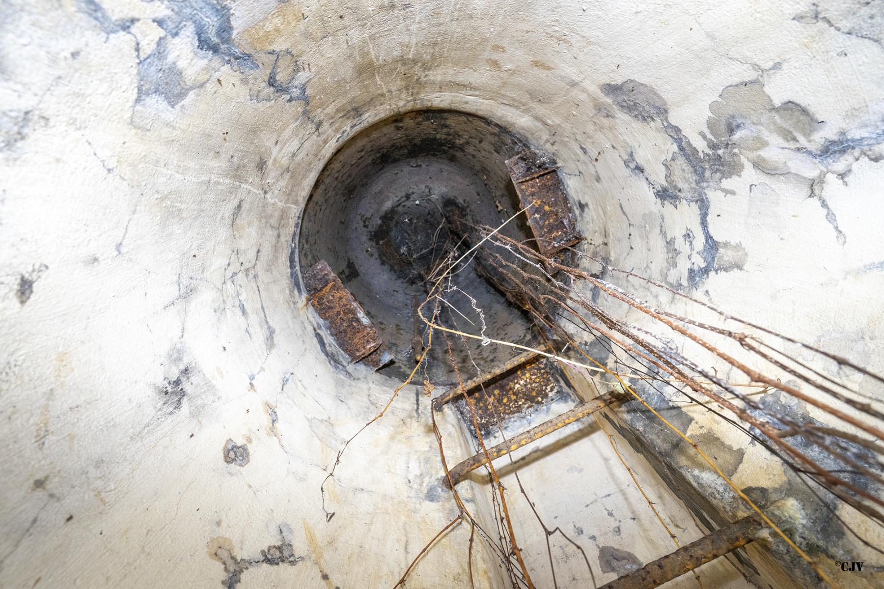 Ligne Maginot - B499 - PETITE AUNELLE - (Blockhaus pour canon) - La cloche type Valenciennes - Lia VERMEULEN