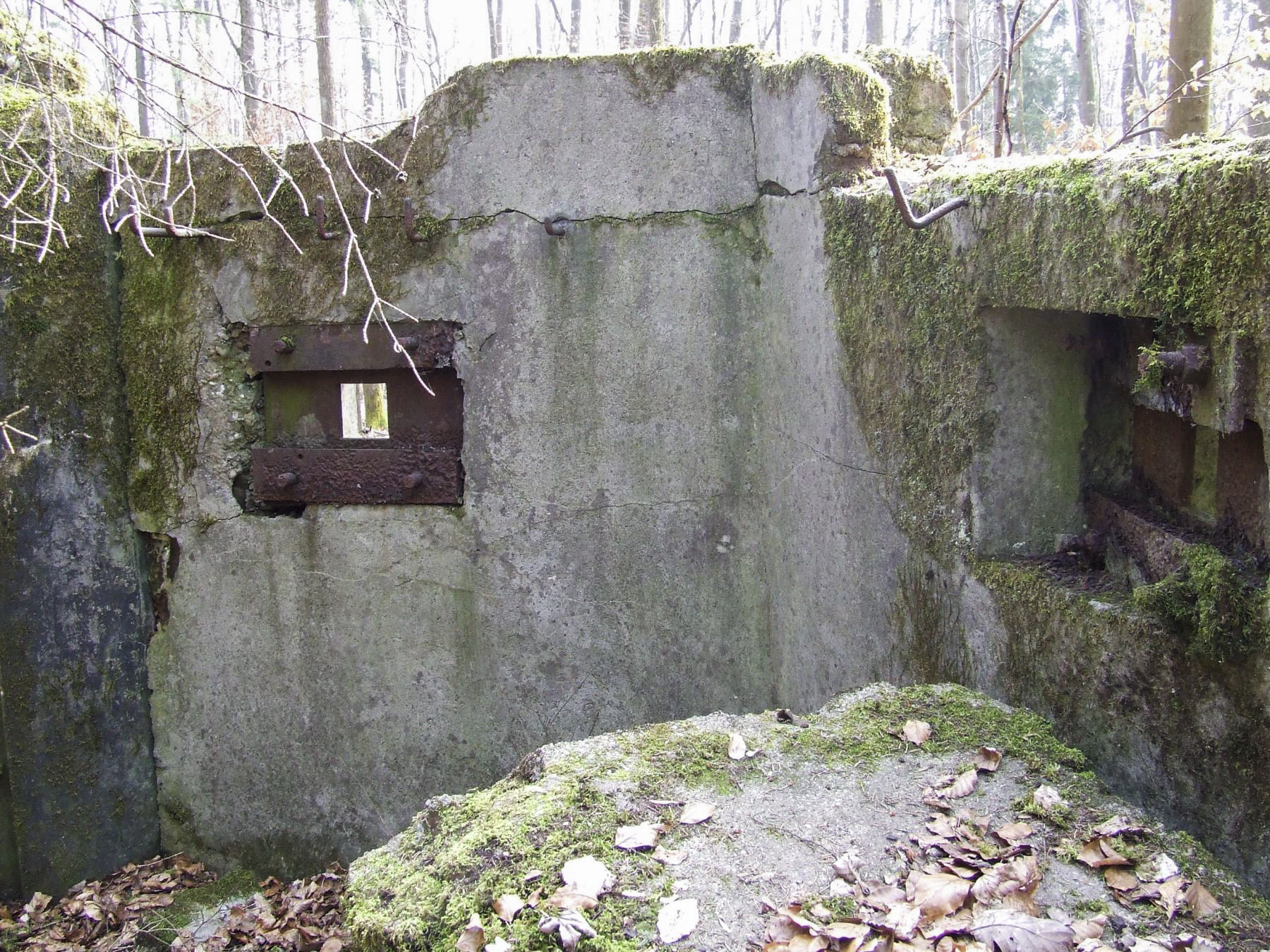 Ligne Maginot - NEUBACH 2 (AVANT POSTE) - (Blockhaus pour arme infanterie) - La caponnière pour FM. - STENGER Mathieu