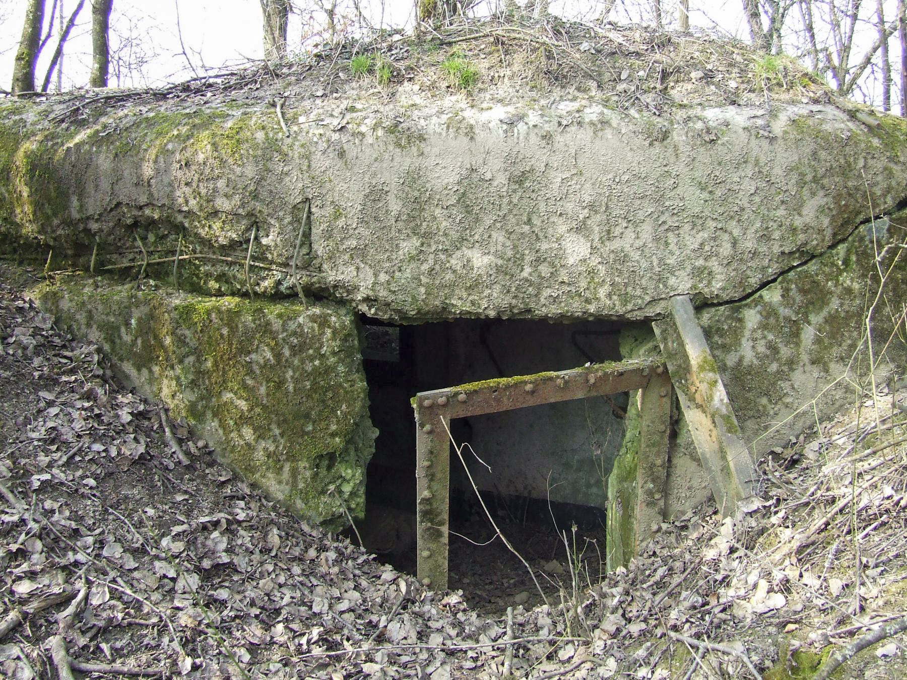 Ligne Maginot - FERME DES TUILERIES - BITCHERBERG 2 - (Blockhaus pour arme infanterie) - L'entrée du blockhaus. - STENGER Mathieu