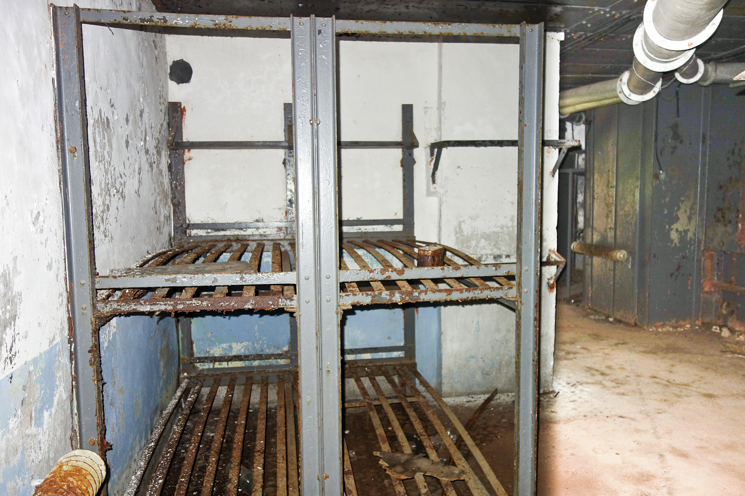 Ligne Maginot - LAVOIR - (Ouvrage d'artillerie) - Entrée munitions
Chambre pour 4 hommes - Michel Teiten