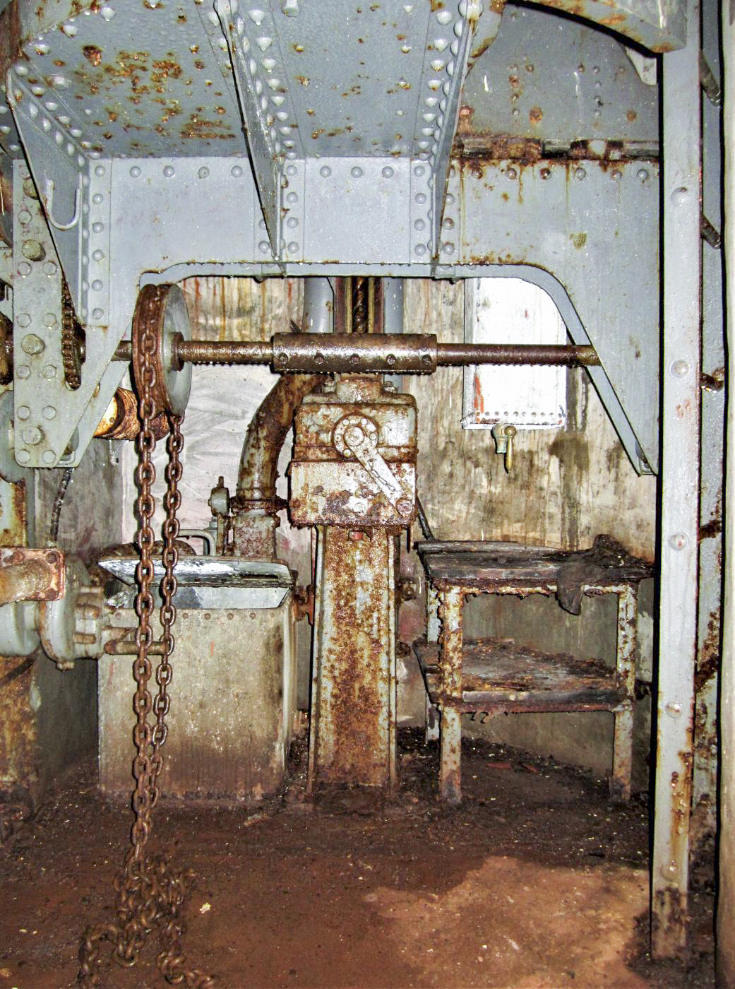 Ligne Maginot - LAVOIR - (Ouvrage d'artillerie) - Bloc 4 
Mécanisme du plancher mobile de la cloche JM gauche - Gregory Fuchs