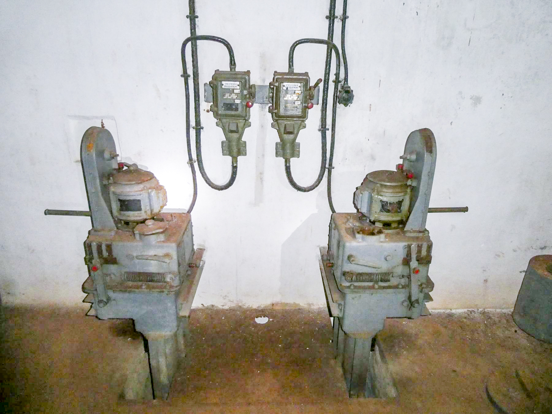 Ligne Maginot - LAVOIR - (Ouvrage d'artillerie) - Bloc 5
Norias d'alimentation en munitions de la chambre de tir gauche - ELLENA - CUNY