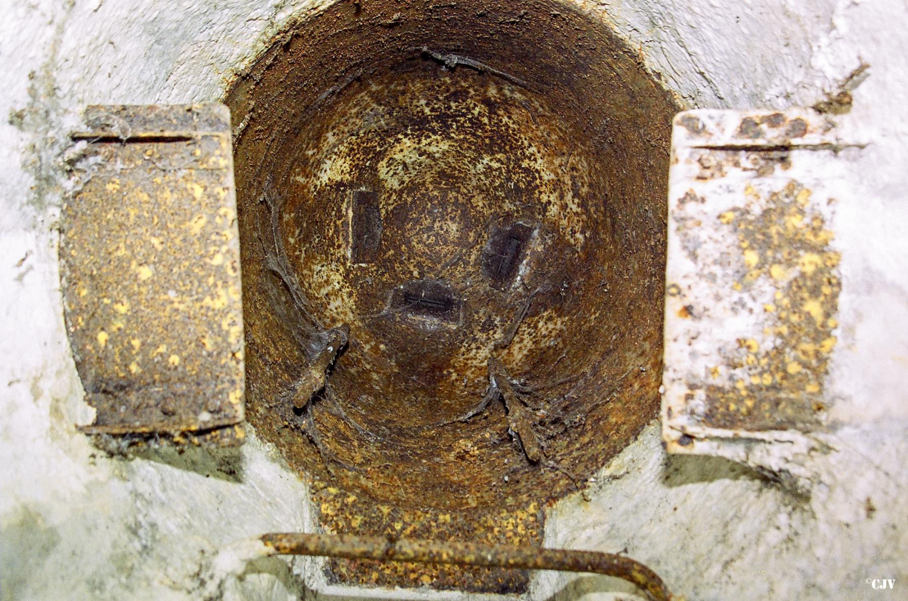 Ligne Maginot - B548 - LA RAPERIE - (Blockhaus pour canon) - L'accès à la cloche observatoire - Caspar Vermeulen