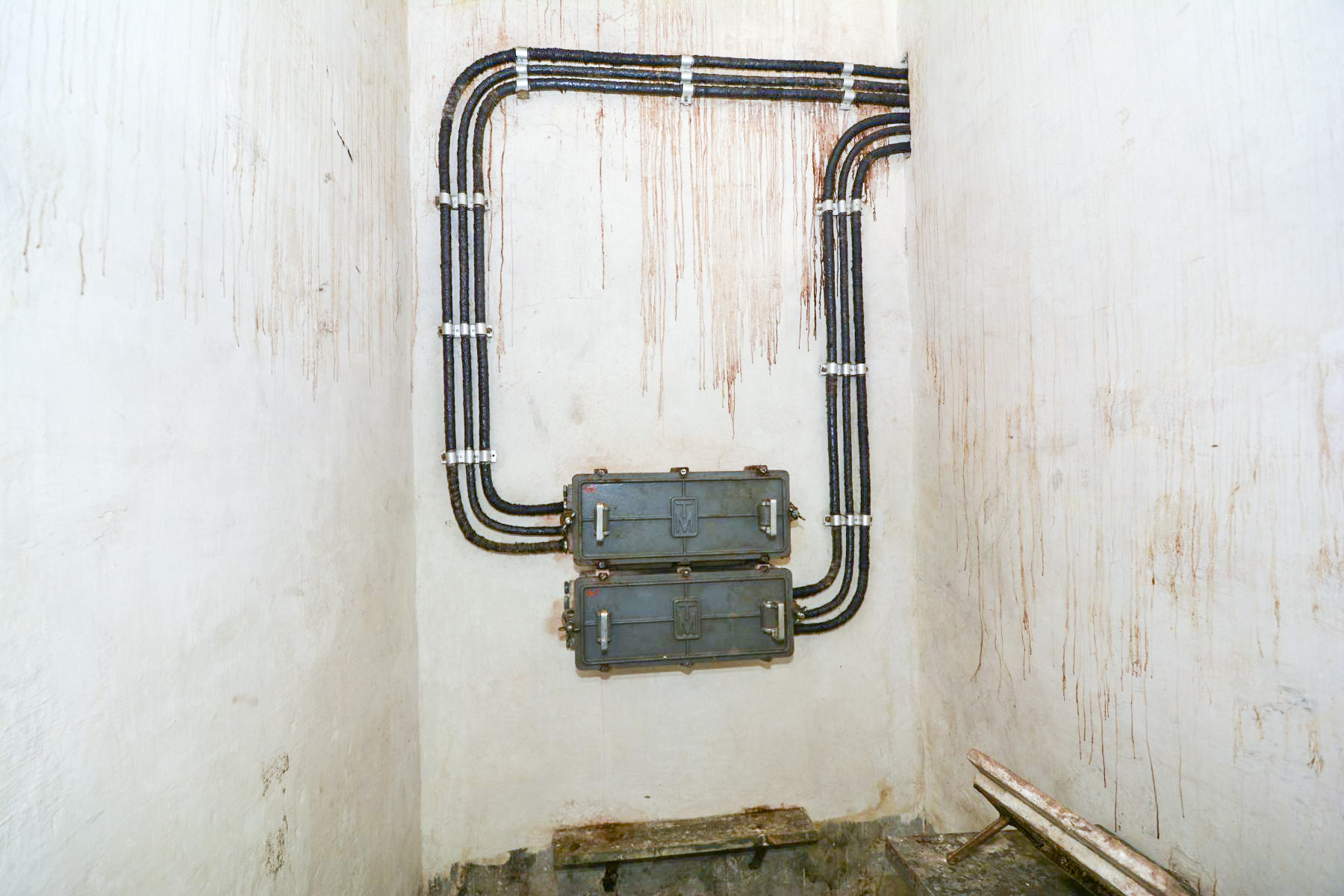 Ligne Maginot - ROCHE LA CROIX (RLC) - (Ouvrage d'artillerie) - Central téléphonique
Les deux panneaux muraux pour 32 abonnés chacun - Pascal Lambert