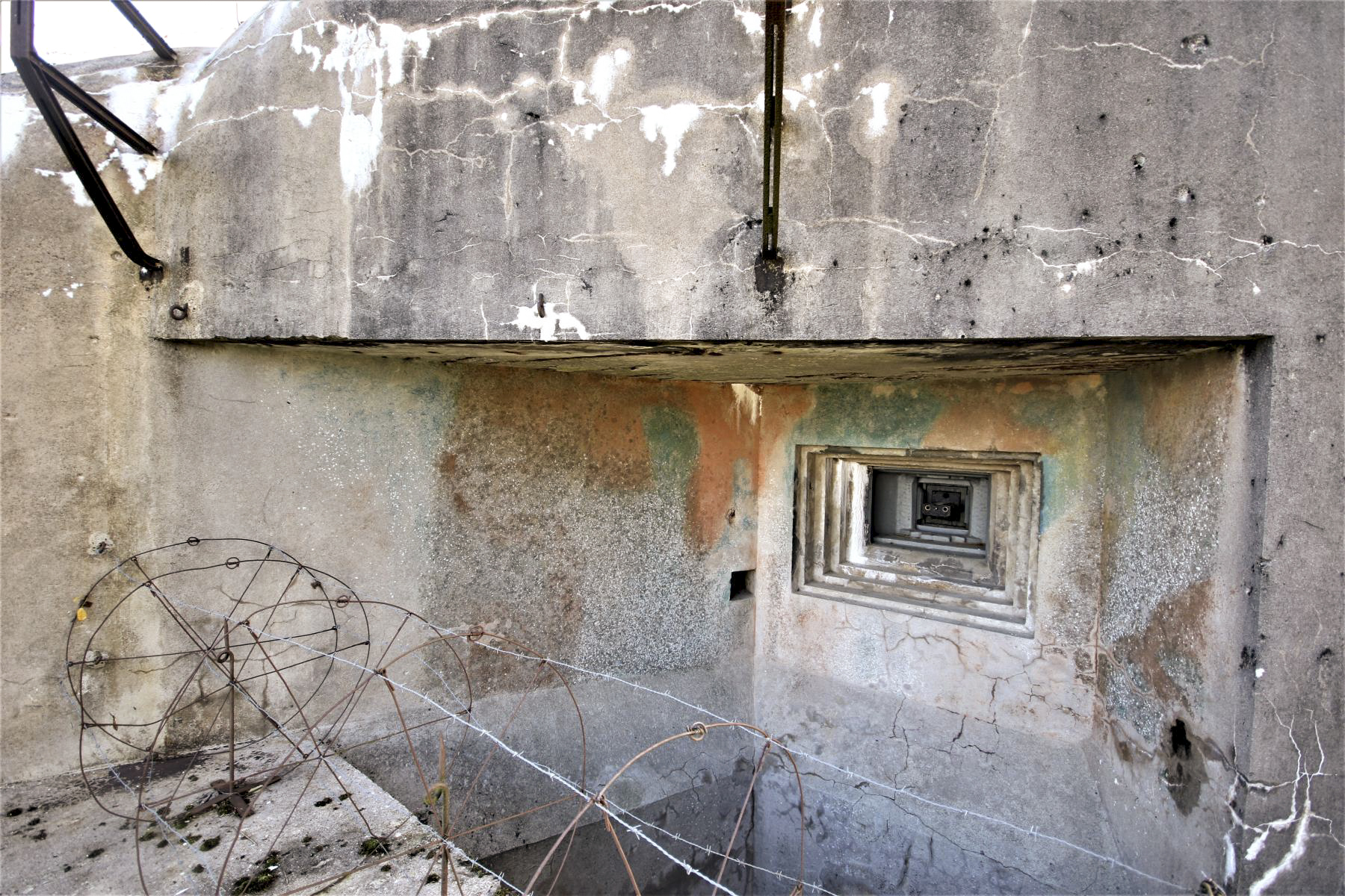 Ligne Maginot - EINSELING - A36 - (Ouvrage d'infanterie) - Créneau unique de la chambre de tir pour un JM/47 - Michel & Philippe ZIMMER
