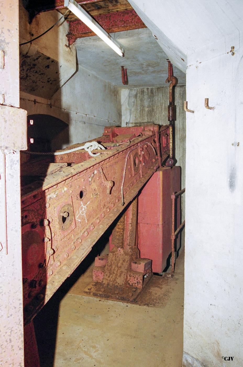 Ligne Maginot - EINSELING - A36 - (Ouvrage d'infanterie) - Le balancier en position éclipsé - Lia VERMEULEN
