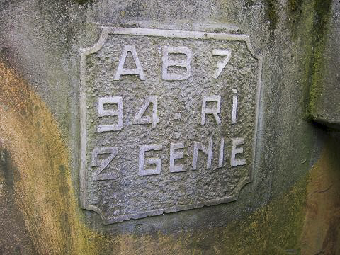 Ligne Maginot - AB7 - (Blockhaus pour canon) - Cartouche à l'entrée du bloc - AALMA - www.lignemaginot.com