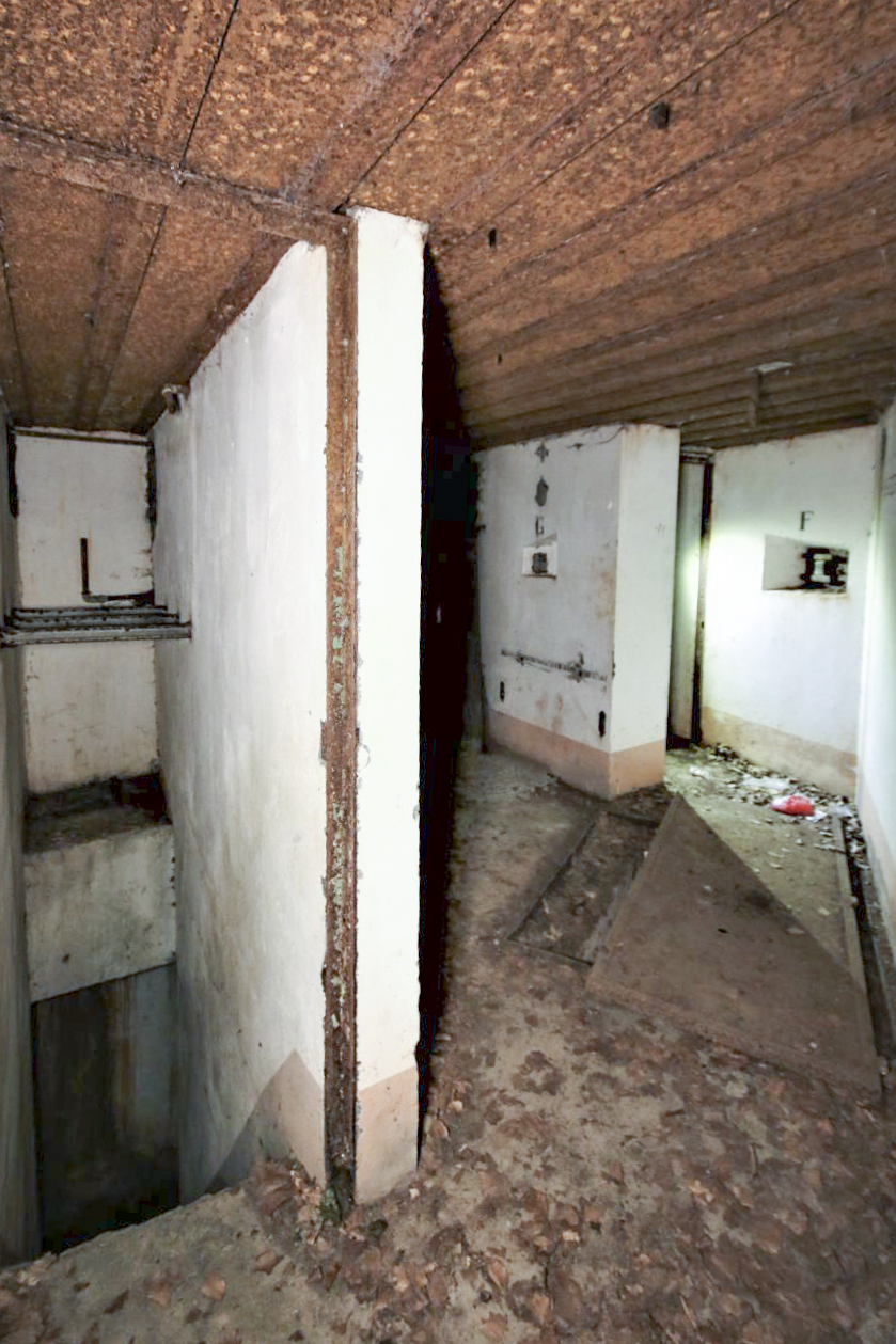 Ligne Maginot - ACA2 - STOCKEN - (Casemate d'artillerie) - Accès à l'étage inférieur - Michel & Philippe ZIMMER