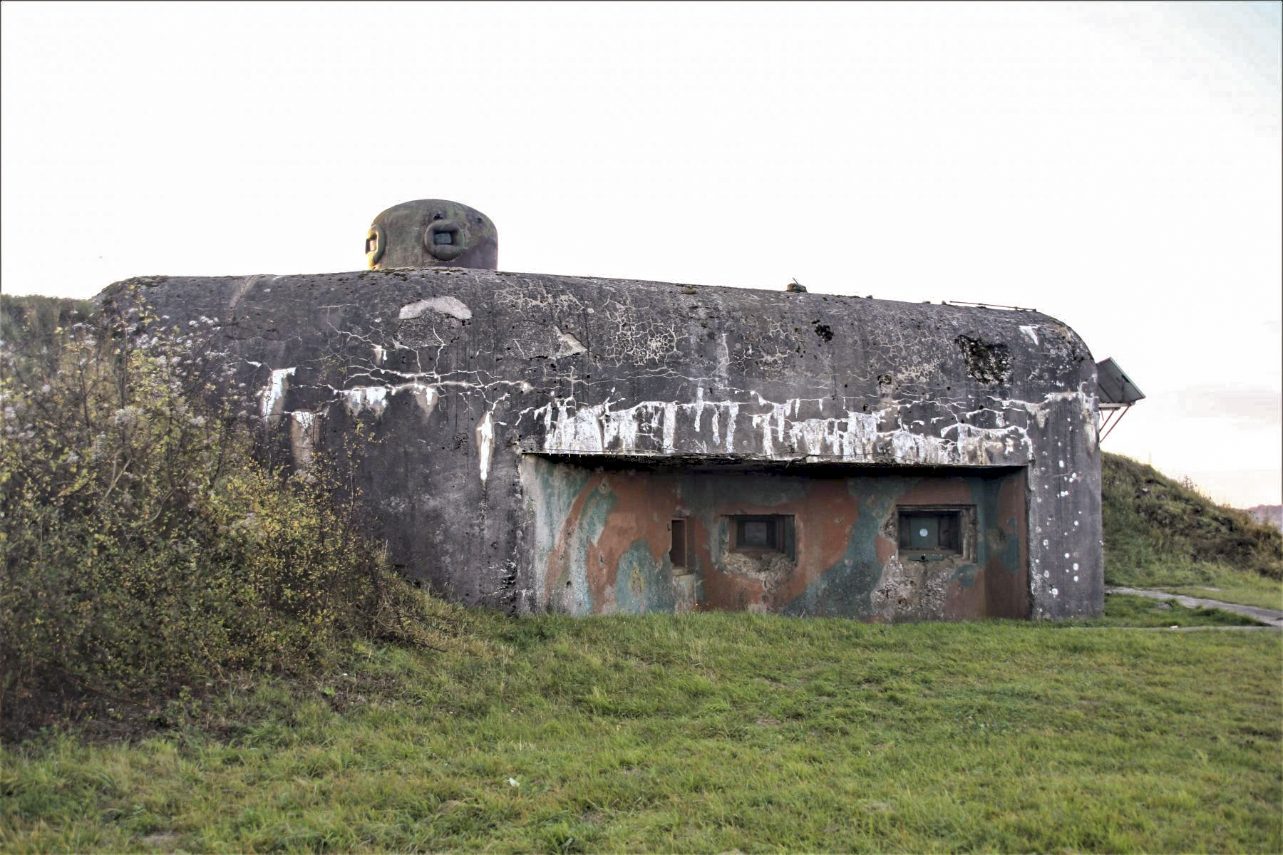 Ligne Maginot - BAMBIDERSTROFF NORD - C70 - (Casemate d'infanterie) - Vue vers la chambre de tir - Les Bergers des Pierres - Moselle, Michel & Philippe ZIMMER