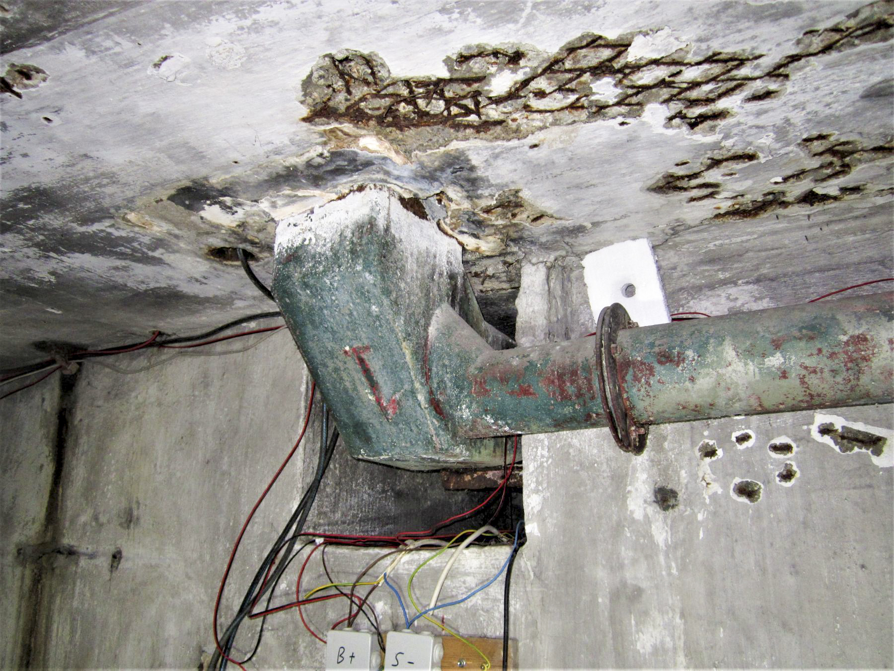 Ligne Maginot - BAMBIDERSTROFF NORD - C70 - (Casemate d'infanterie) - Etage inférieur
Conduit de ventilation - Gregory Fuchs