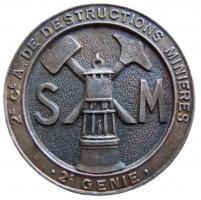 Ligne Maginot - Insigne de la 2° CADM - Insigne de la 2° Compagnie Auxiliaire de Destructions Minières
Fabrication A Bogner - Rue des Clercs à Metz