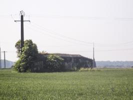 Ligne Maginot - B564 - CROIX CRAPOUILLEZ SUD - (Blockhaus pour canon) - Photo prise de la Chaussée Brunehaut.