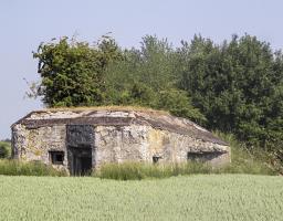 Ligne Maginot - B566 - CROIX CRAPOUILLEZ NORD - (Blockhaus pour canon) - Photo prise de la Chaussée Brunehaut.