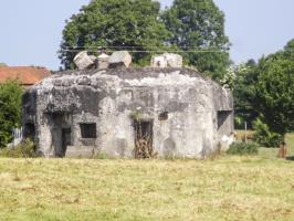 Ligne Maginot - B586 - MALPLAQUET OUEST - (Blockhaus pour canon) - Photographie prise de la Chaussée Brunehaut.