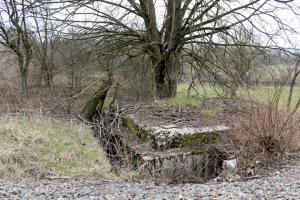 Ligne Maginot - BARRAGE 3 - (Blockhaus pour arme infanterie) - Une tranchée bétonnée partait du blockhaus vers le premier pertuis du barrage