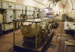 Ligne Maginot - MICHELSBERG - A22 - (Ouvrage d'artillerie) - La sous station électrique et ses groupes convertisseurs