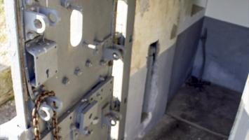 Ligne Maginot - R6B - HOSTE BAS - (Blockhaus pour arme infanterie) - Porte blindée de l'entrée