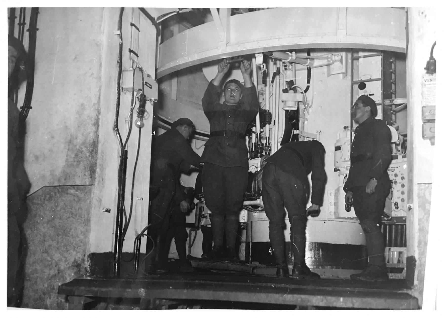 Ligne Maginot - HACKENBERG - A19 - (Ouvrage d'artillerie) - Bloc 2
Tourelle de 75 mle 33 - Inconnu