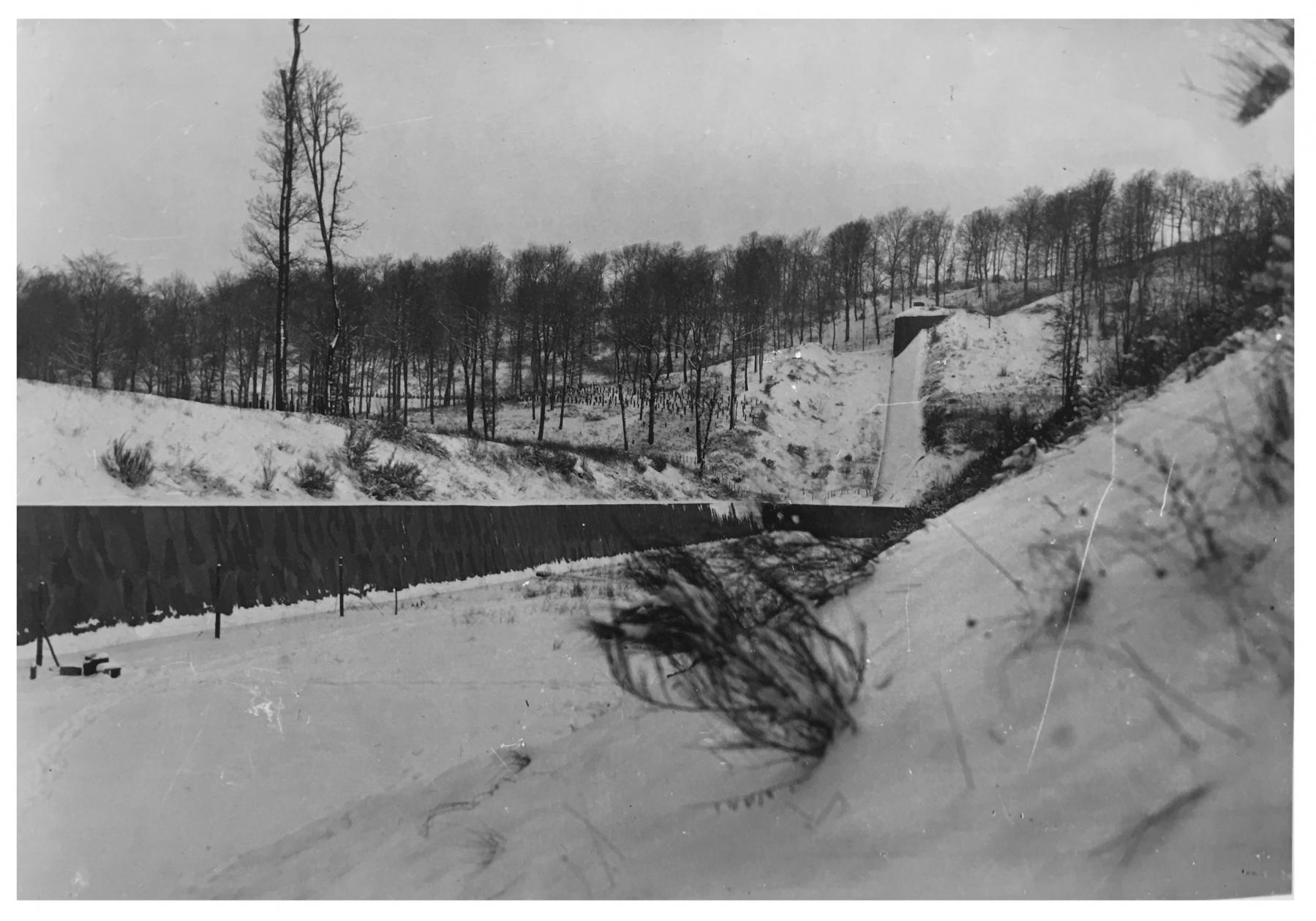 Ligne Maginot - HACKENBERG - A19 - (Ouvrage d'artillerie) - Le fossé antichar
Le bloc 24 vu depuis le bloc 25 - Inconnu