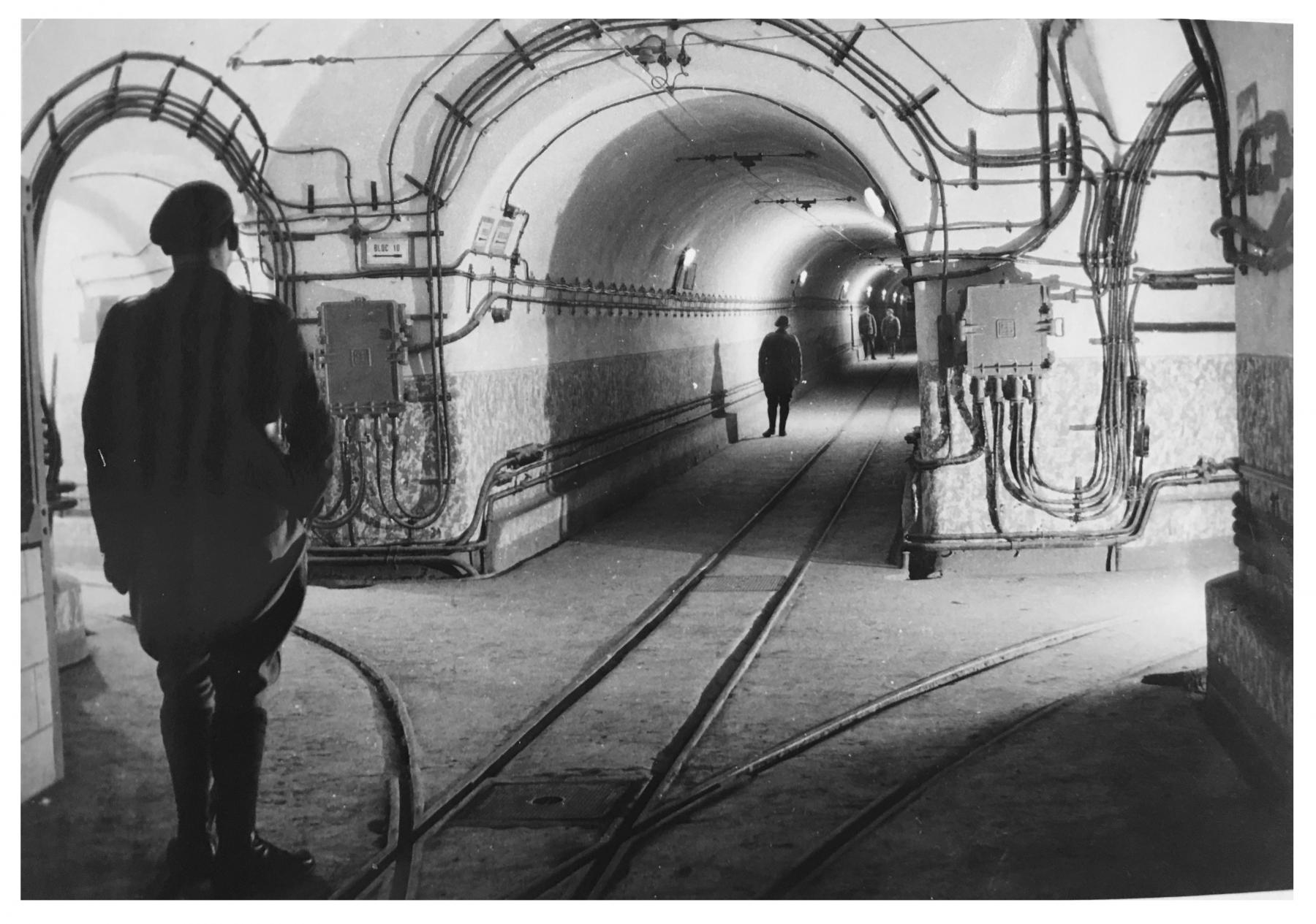 Ligne Maginot - HACKENBERG - A19 - (Ouvrage d'artillerie) - La galerie principale ouest  au croisement des blocs 10 et 8. - Inconnu