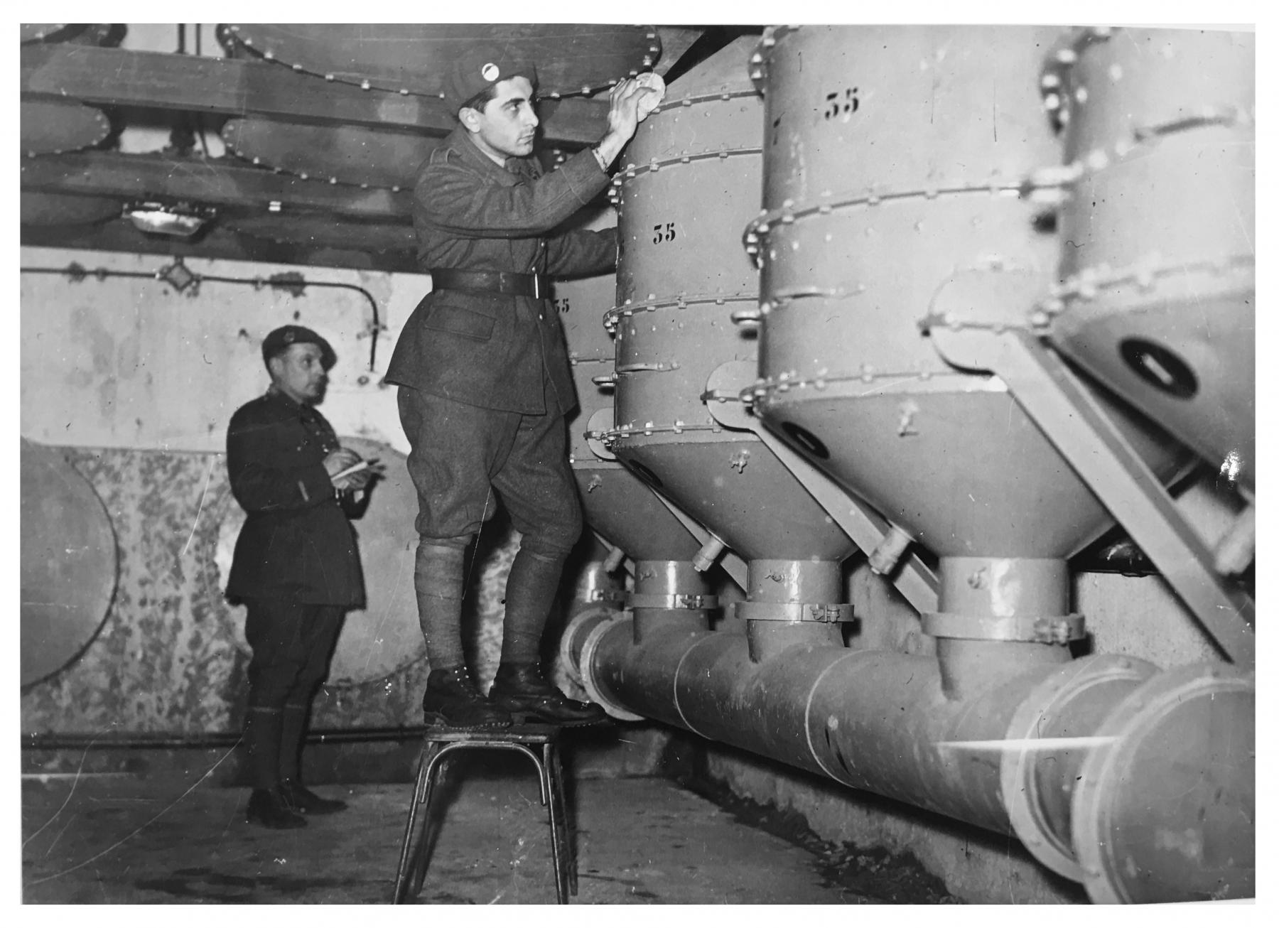 Ligne Maginot - HACKENBERG - A19 - (Ouvrage d'artillerie) - La salle de neutralisation
batterie de filtres type SP36 - Inconnu