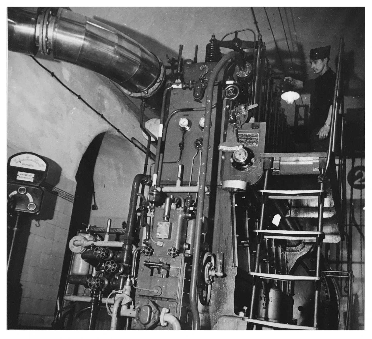 Ligne Maginot - HACKENBERG - A19 - (Ouvrage d'artillerie) - Usine électrique 
L'un des groupes électrogènes à moteurs SGCM produisant l'énergie électrique nécessaire à l'ouvrage en cas de coupure secteur - Inconnu