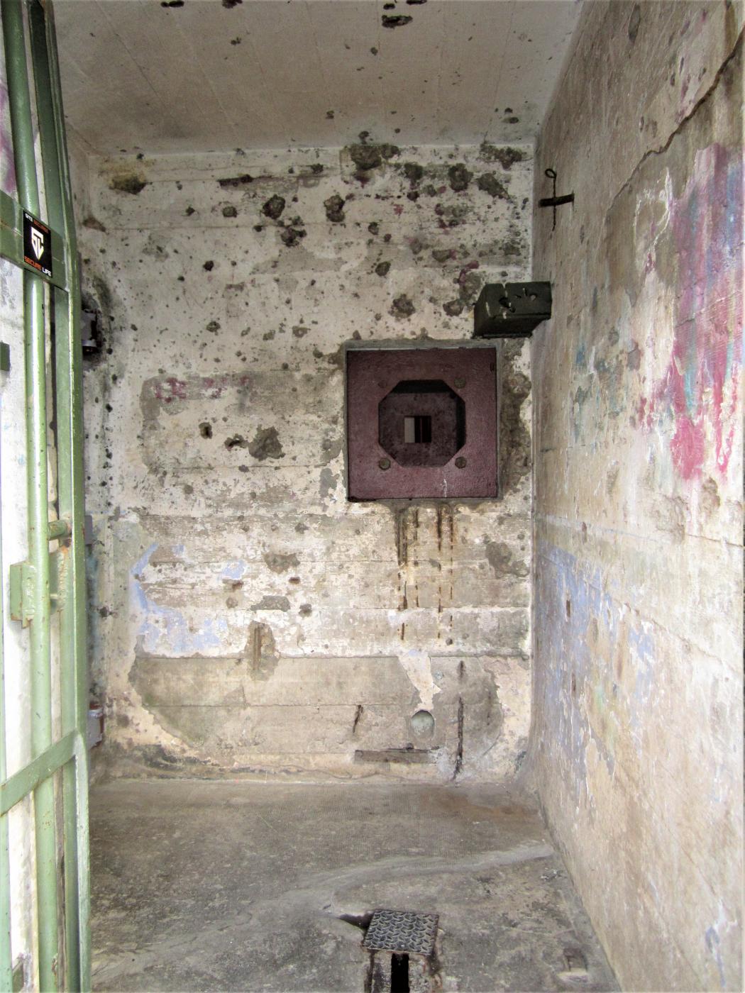 Ligne Maginot - LAUDREFANG - A37 - (Ouvrage d'infanterie) - Bloc 3
Créneau FM de défense de l'entrée - Gregory Fuchs