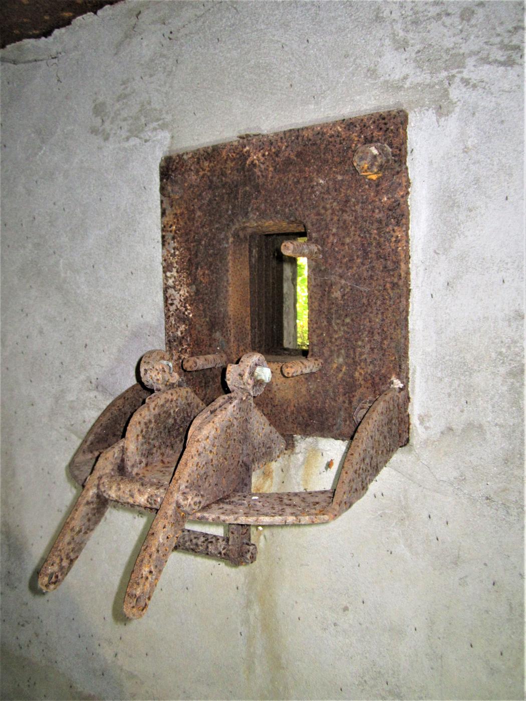 Ligne Maginot - M113N - LA BARRIERE 2 - (Blockhaus pour arme infanterie) - Support pour mitrailleuse de plaque d'embrasure type N monté sur la trémie 1939/1940 - Gregory Fuchs