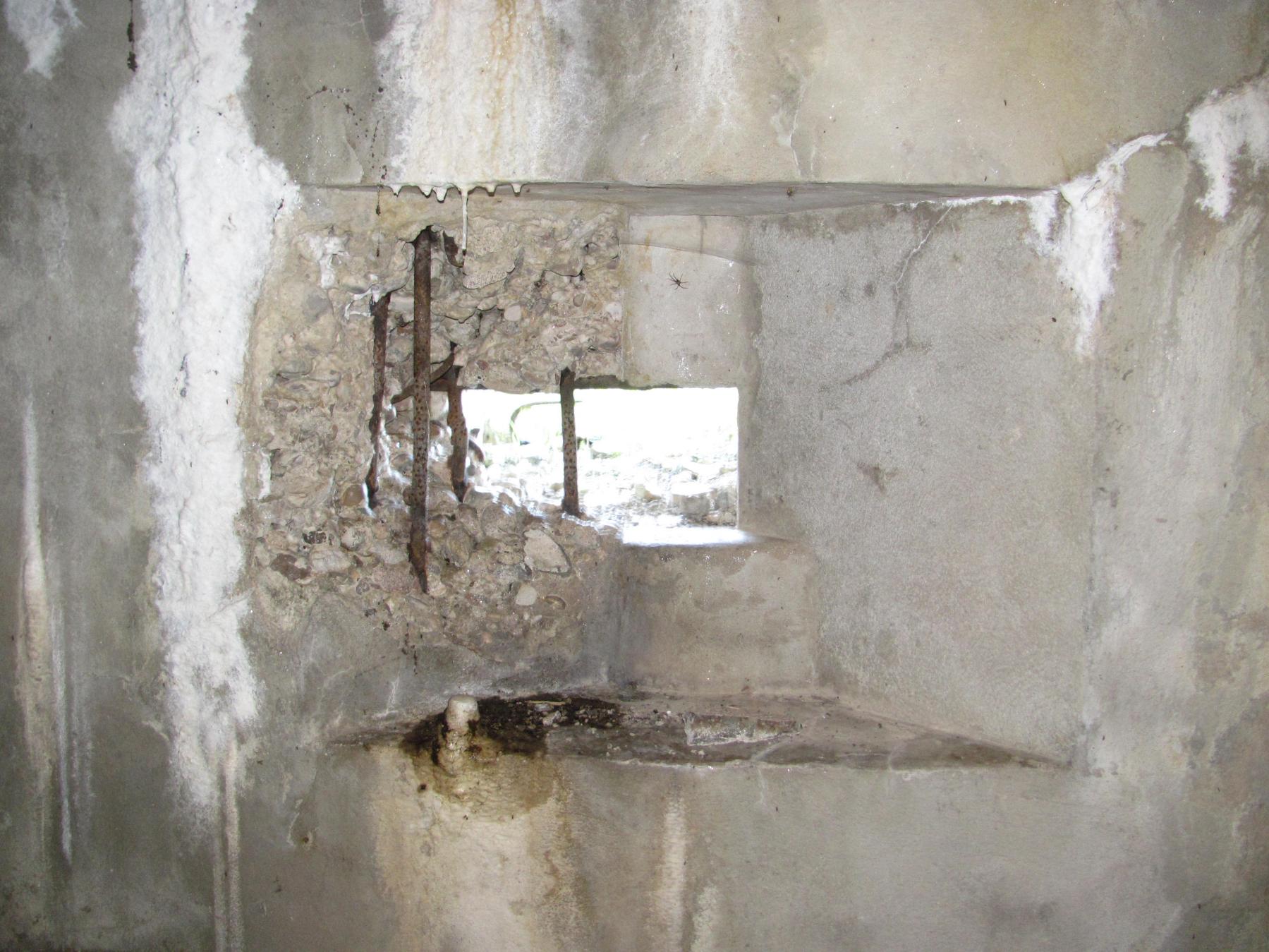 Ligne Maginot - M113N - LA BARRIERE 2 - (Blockhaus pour arme infanterie) - Créneau FM - Baptiste GAUDIN
