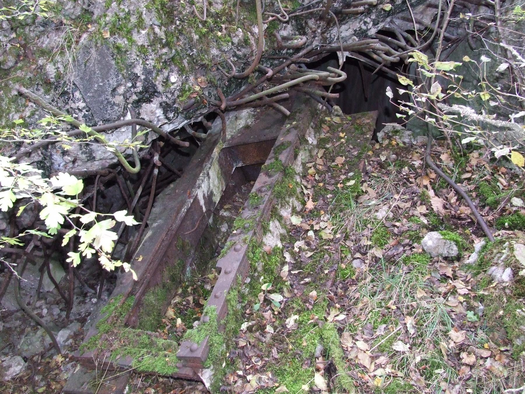 Ligne Maginot - C12B - COLLINE ROUGE - (Blockhaus pour canon) - Les restes du créneau. - STENGER Mathieu