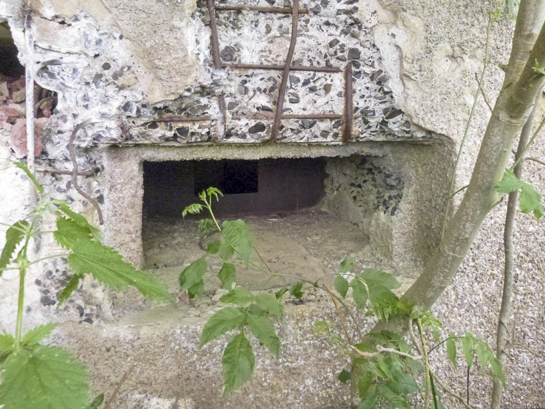 Ligne Maginot - A117 - PASSE D'ANOR - (Blockhaus pour canon) - Flanquement Ouest
Embrasure Mi - JMBrams