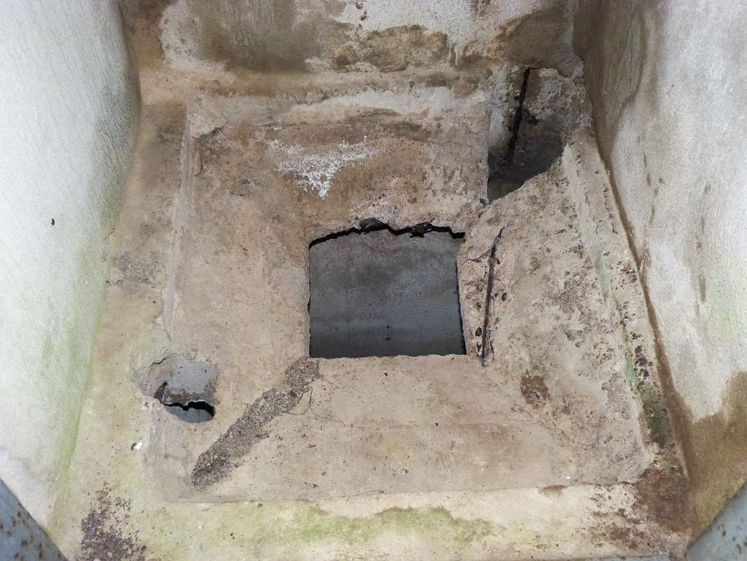 Ligne Maginot - A117 - PASSE D'ANOR - (Blockhaus pour canon) - Latrines - JMBrams
