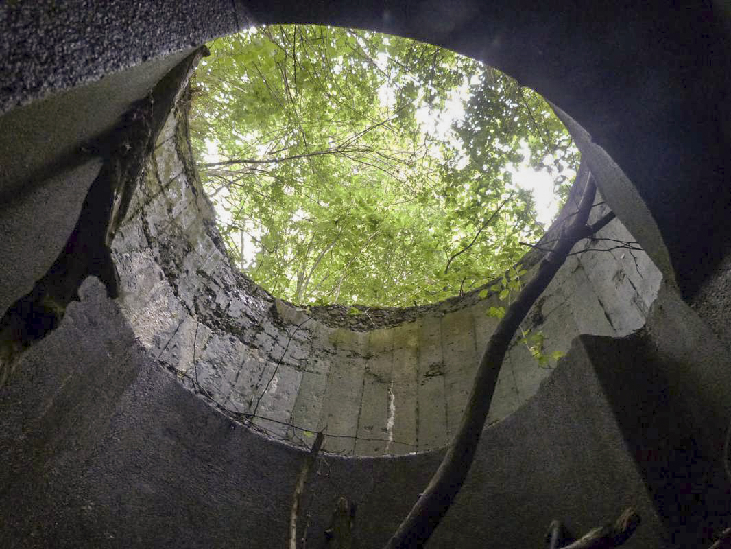 Ligne Maginot - A117 - PASSE D'ANOR - (Blockhaus pour canon) - Puits cloche GFM - JMBrams