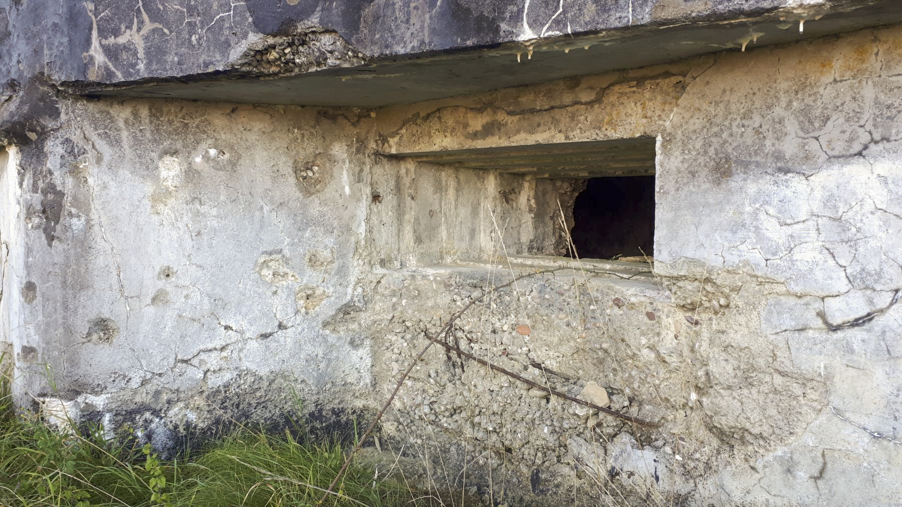 Ligne Maginot - AB28 - (Blockhaus pour canon) - Créneau mitrailleuse - Gregory Fuchs