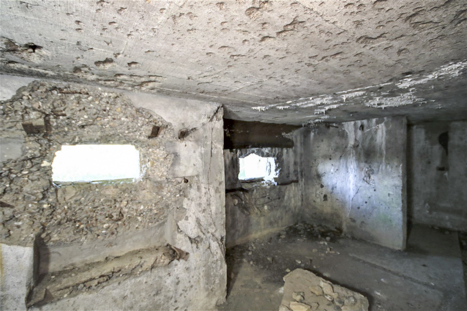 Ligne Maginot - AB28 - (Blockhaus pour canon) - Chambre de tir - Michel & Philippe ZIMMER