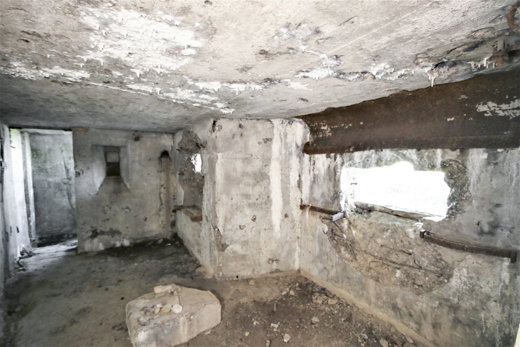 Ligne Maginot - AB28 - (Blockhaus pour canon) - Chambre de tir - Michel & Philippe ZIMMER