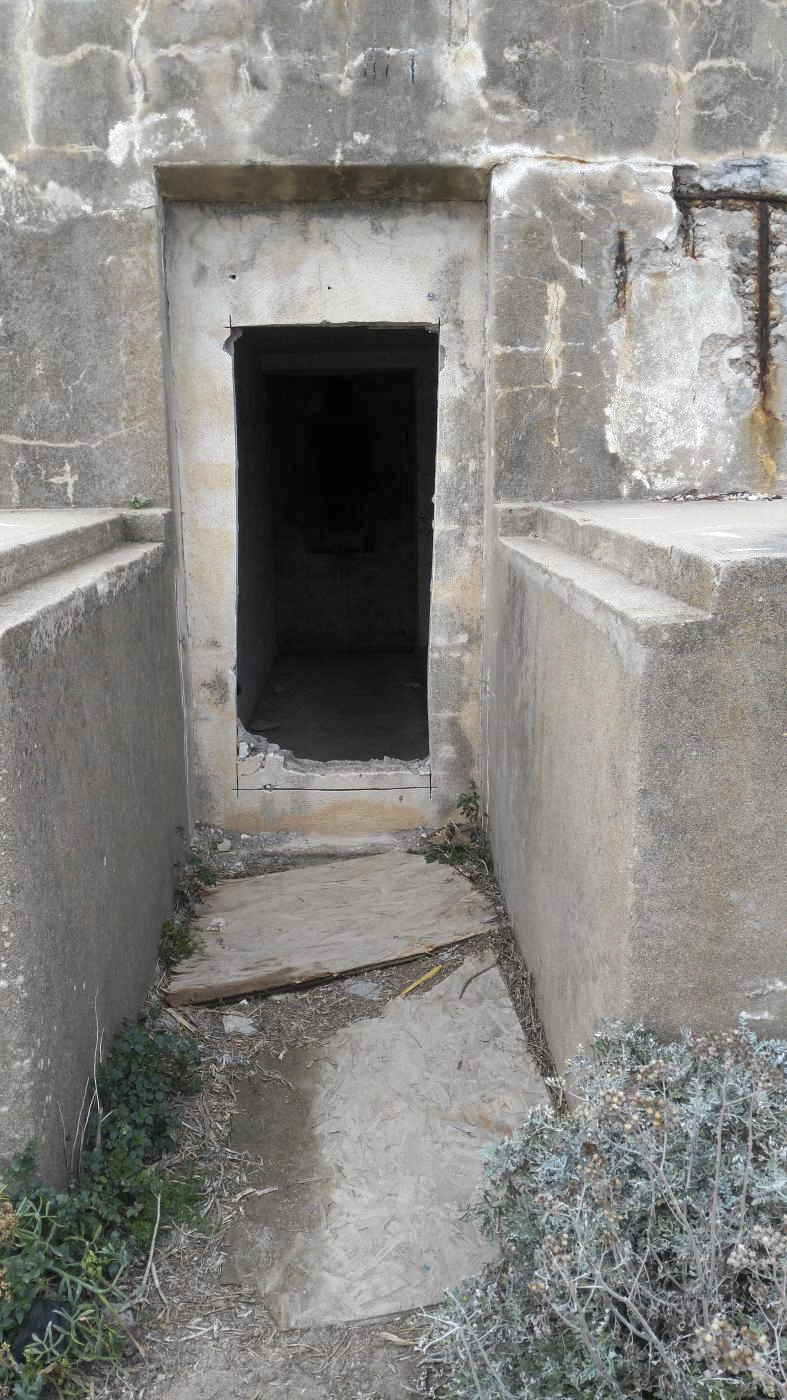 Ligne Maginot - BATTERIE DE LA CITADELLE DE BONIFACIO - (Position d'artillerie préparée) - Accès aux soutes. - ANDRE Philippe