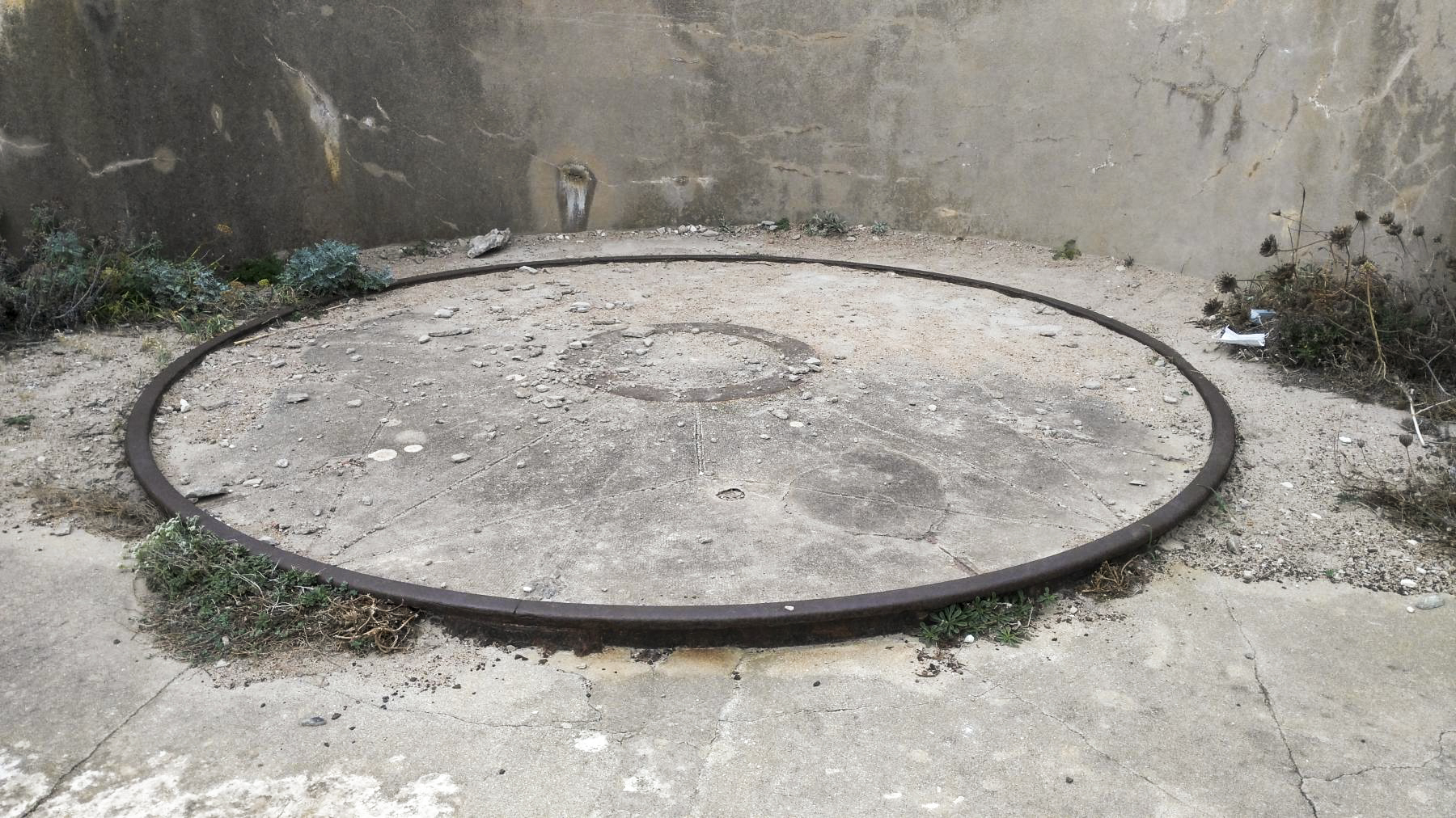 Ligne Maginot - BATTERIE DE LA CITADELLE DE BONIFACIO - (Position d'artillerie préparée) - Circulaire de roulement de l'ancien affût GPC - ANDRE Philippe