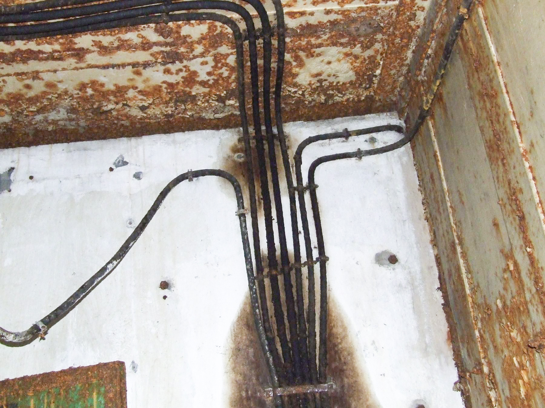 Ligne Maginot - TETING - A38 - (Ouvrage d'infanterie) - Bloc 1
Les restes de câblages. - STENGER Mathieu