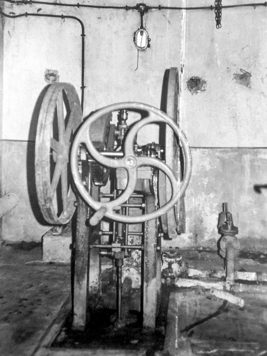 Ligne Maginot - TETING - A38 - (Ouvrage d'infanterie) - La pompe à eau équipant le puits de l'ouvrage - Jean-Louis NOSPELD