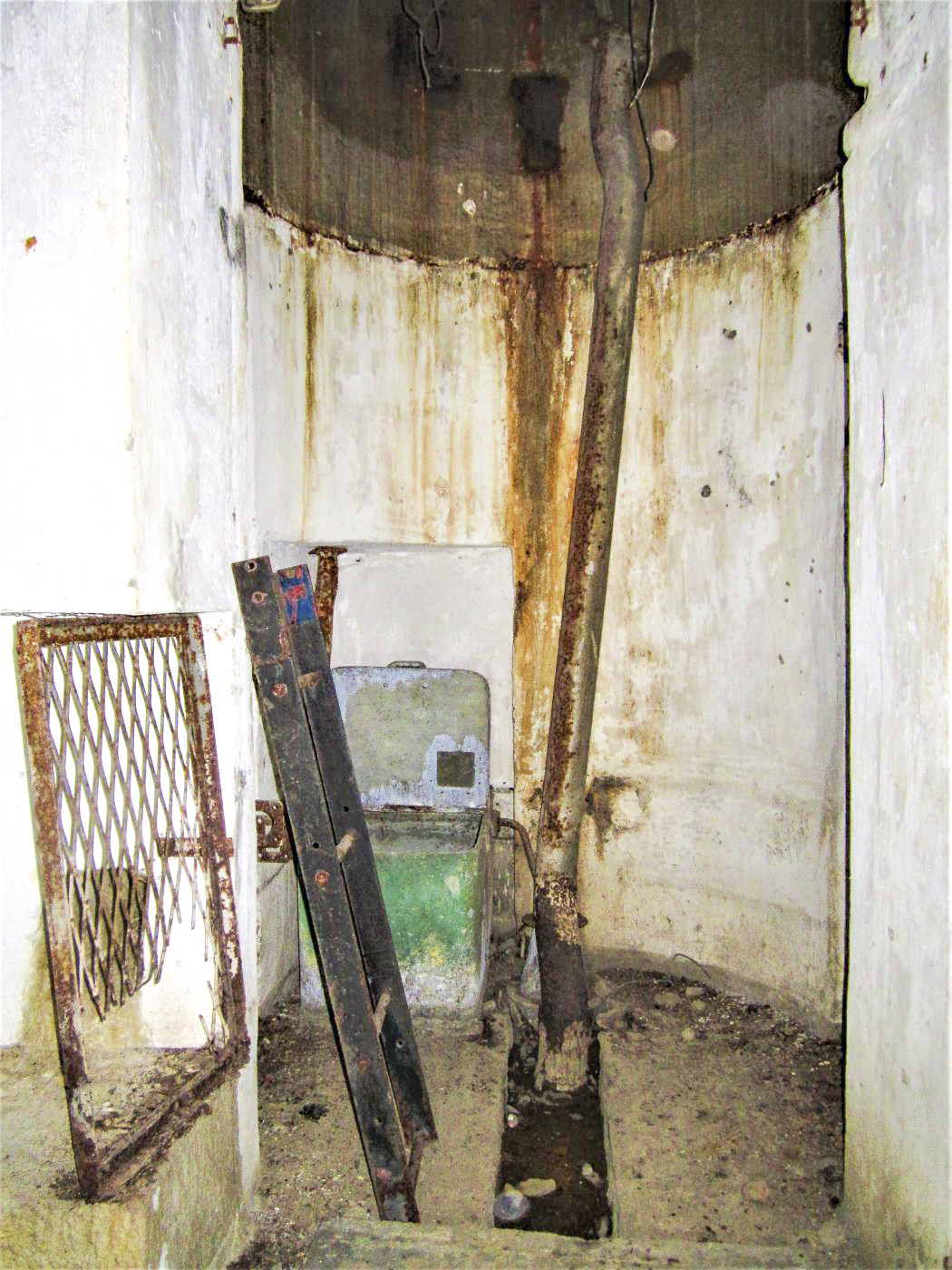 Ligne Maginot - BAMBIDERSTROFF SUD - C71 - (Casemate d'infanterie) - Puits de la cloche JM centrale - Gregory Fuchs