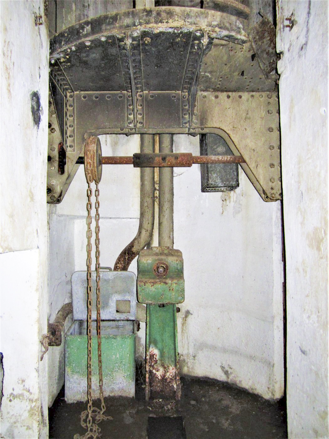 Ligne Maginot - BAMBIDERSTROFF SUD - C71 - (Casemate d'infanterie) - Puits de la cloche JM droite avec le plancher mobile en position basse - Gregory Fuchs