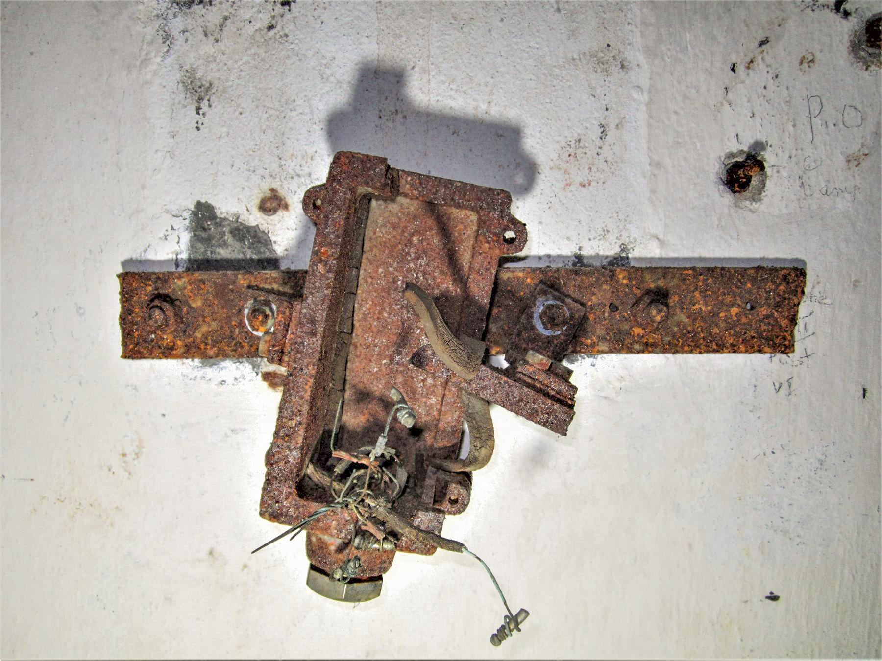 Ligne Maginot - BAMBIDERSTROFF SUD - C71 - (Casemate d'infanterie) - Central téléphonique
Boitier de tête de câbles installé par les allemands - Gregory Fuchs
