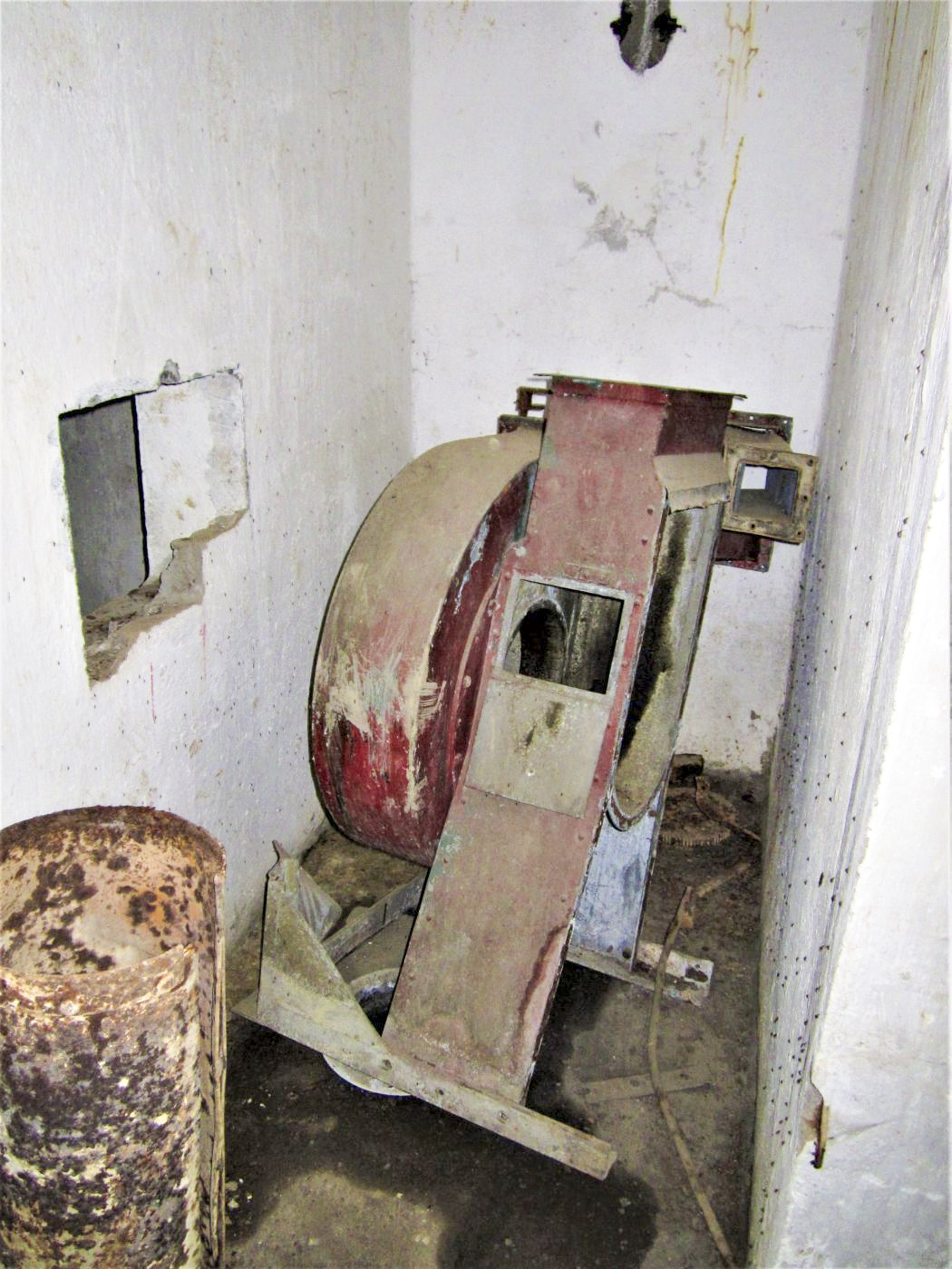 Ligne Maginot - BAMBIDERSTROFF SUD - C71 - (Casemate d'infanterie) - Vestige d'un ventilateur - Gregory Fuchs