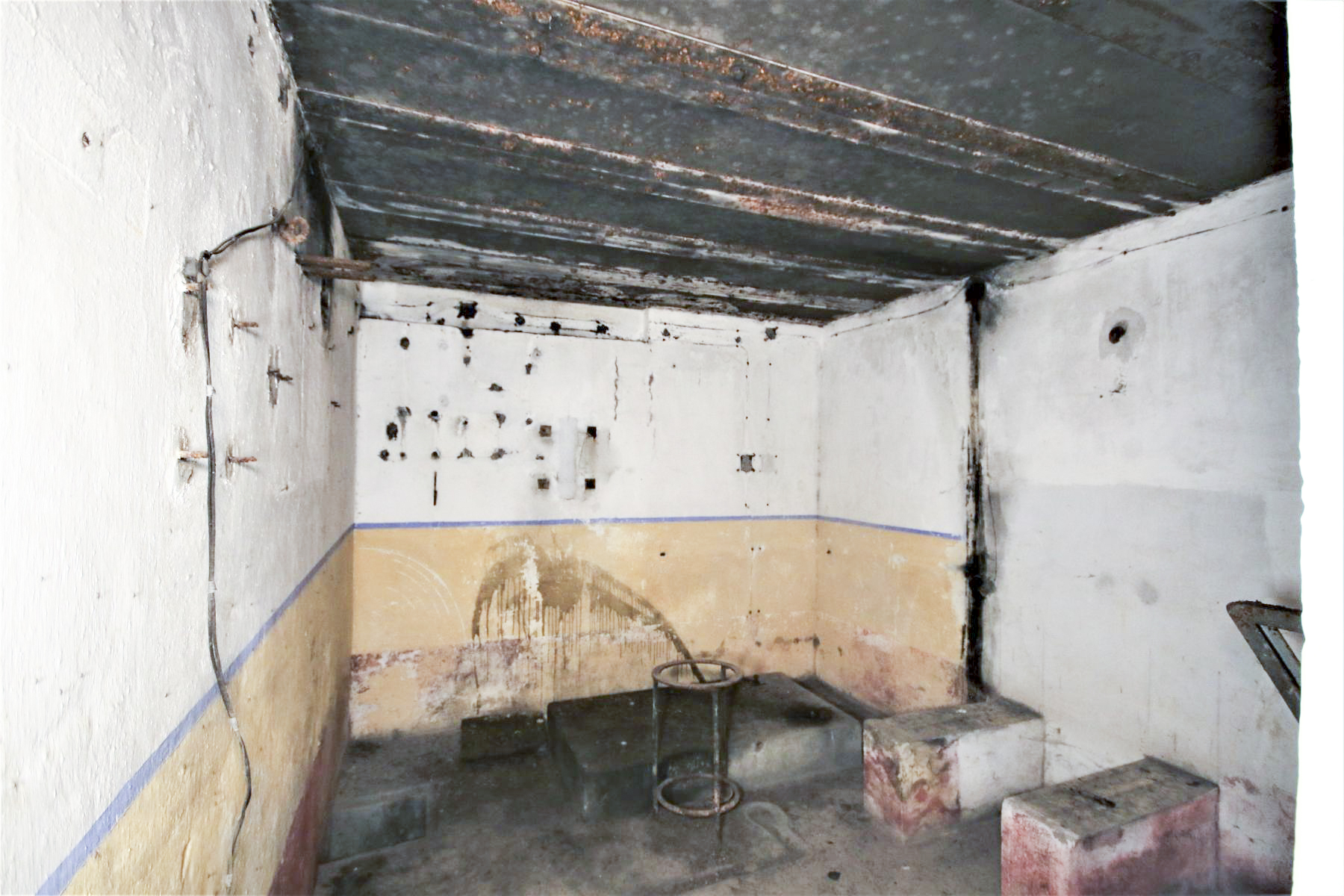 Ligne Maginot - BAMBIDERSTROFF SUD - C71 - (Casemate d'infanterie) - Local du groupe électrogène - Michel & Philippe ZIMMER