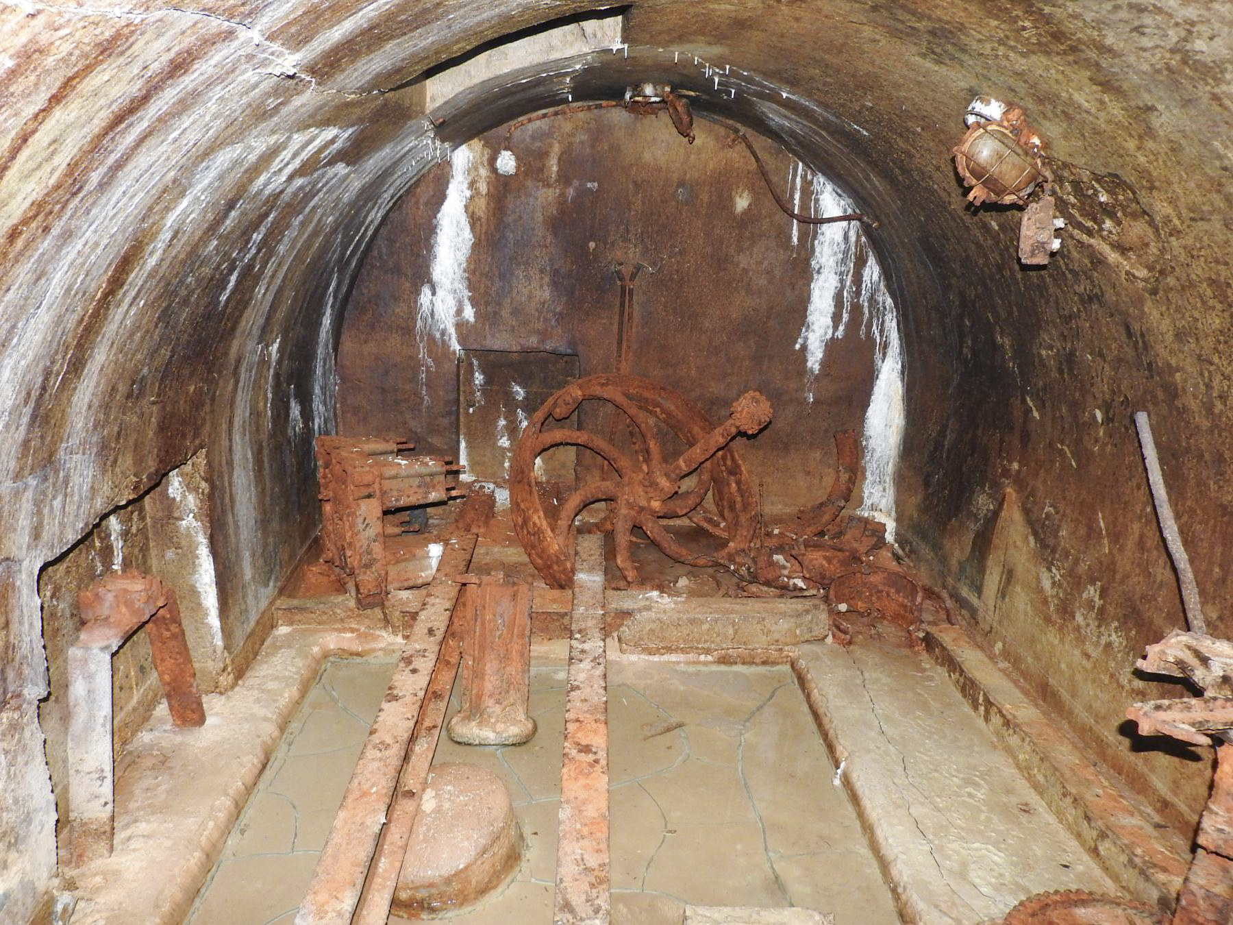 Ligne Maginot - EINSELING - A36 - (Ouvrage d'infanterie) - Les vestiges d'une pompe et du puits - STENGER Mathieu