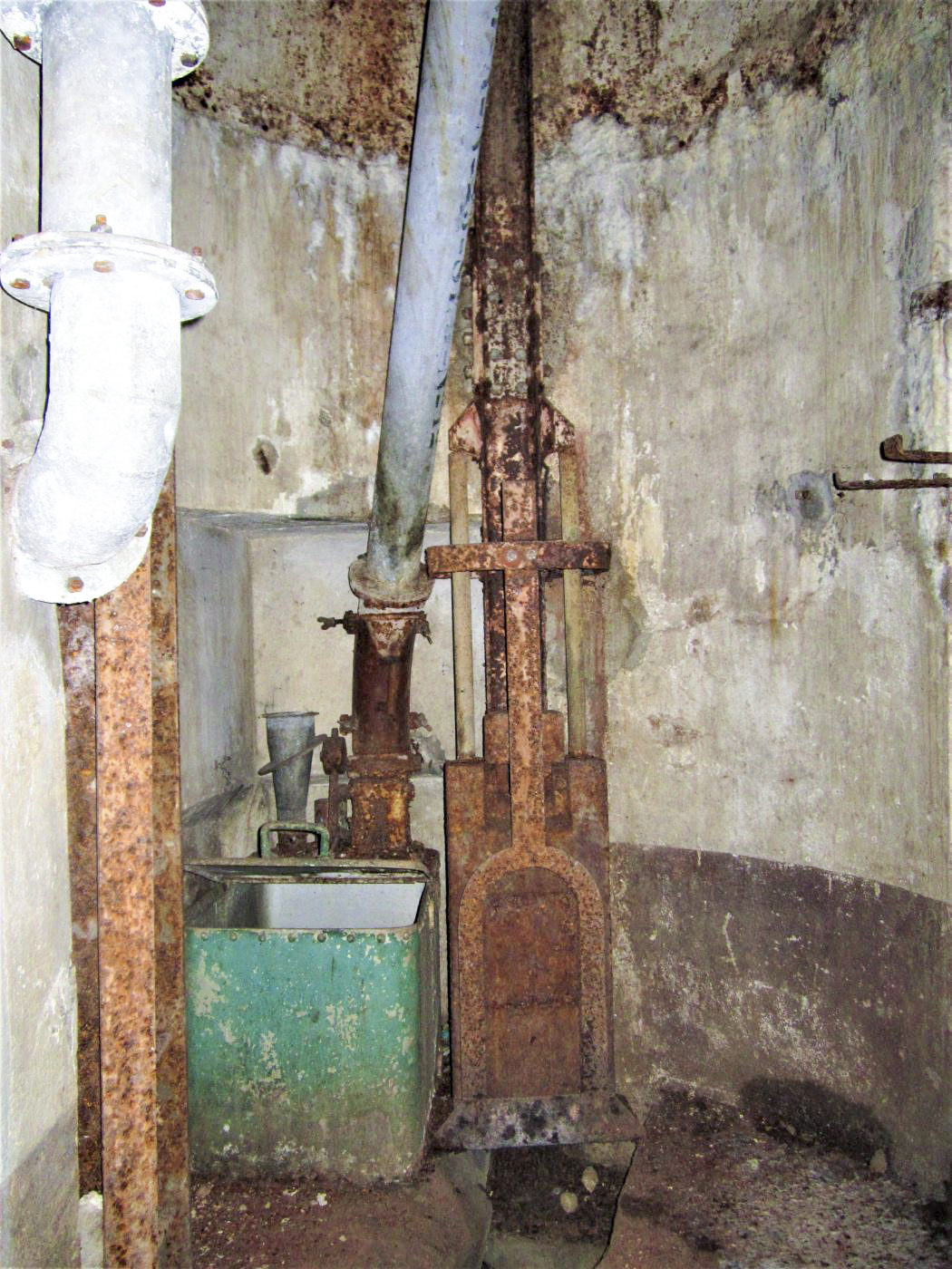 Ligne Maginot - EINSELING - A36 - (Ouvrage d'infanterie) - Cloche JM modifiée AM
Caisson de récupération des douilles - Gregory Fuchs