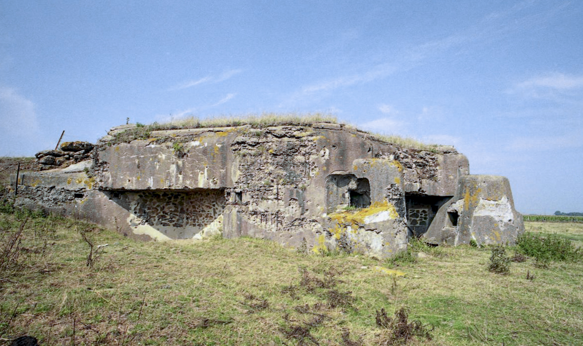Ligne Maginot - CREVECOEUR - (Casemate d'infanterie - double) -  - Valentin Hemmert