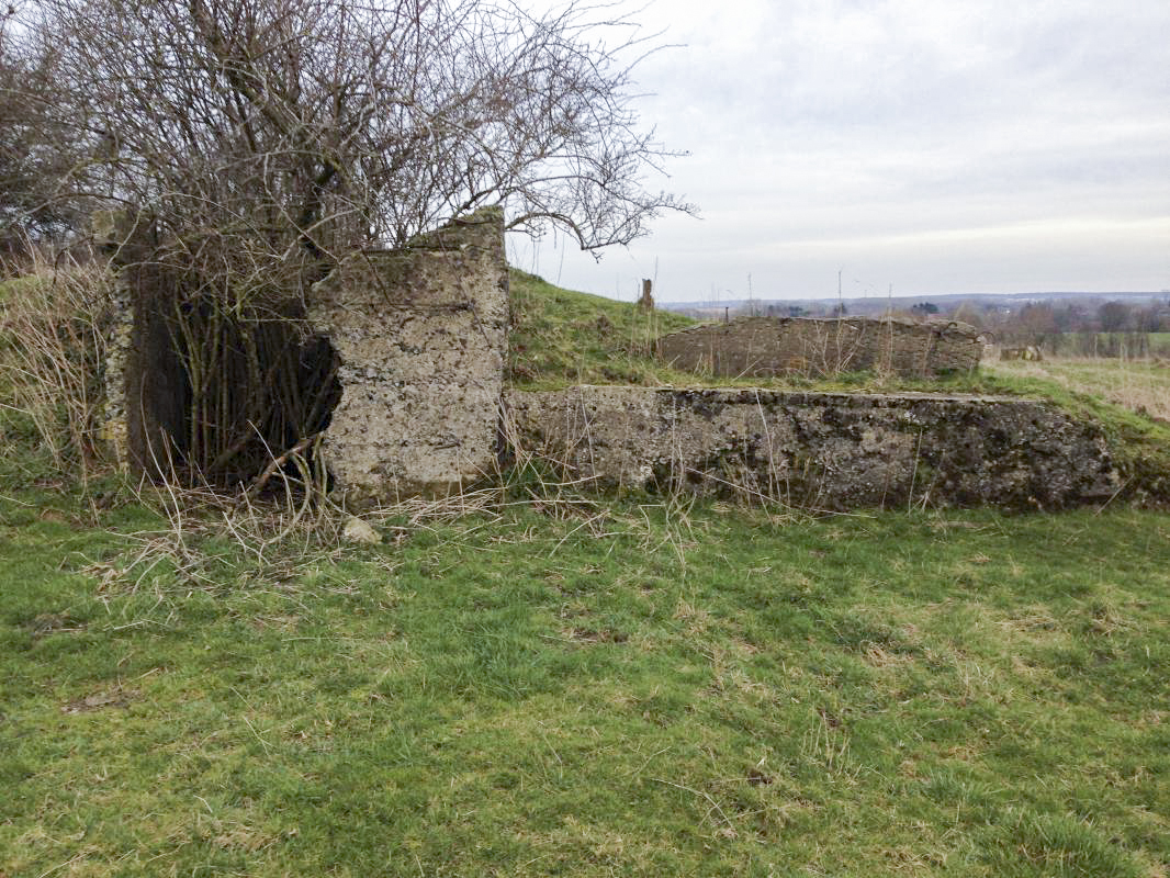 Ligne Maginot - CREVECOEUR - (Casemate d'infanterie - double) - Vestiges des baraquement de troupes en temps de paix - d.sprimont
